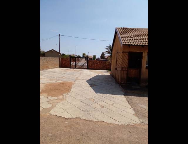 3 BEDROOM HOUSE FOR SALE IN SOSHANGUVE GG
